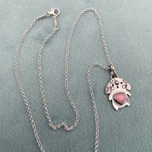 Load image into Gallery viewer, Queen Conch Shell Heart Puppy Dog Necklace / 19”