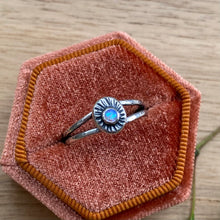 Load image into Gallery viewer, Synthetic Opal Pebble Ring / Size 7.25