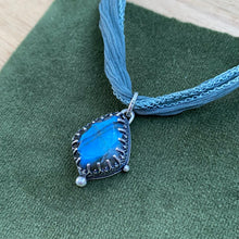 Load image into Gallery viewer, Labradorite Silk Choker Pendant