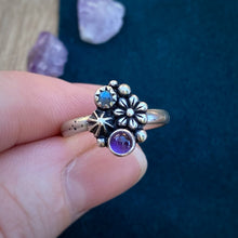 Load image into Gallery viewer, Amethyst &amp; Labradorite Starry Flower Ring / Size 7.5