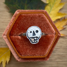 Load image into Gallery viewer, Gold Tooth Skully Ring / Size 7.5