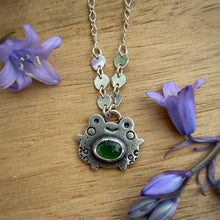 Load image into Gallery viewer, Lester, the Green Serpentine Frog Necklace / 18”
