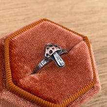 Load image into Gallery viewer, Mixed Metal Mini Mushie Stacker Ring / Size 5.75