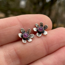 Load image into Gallery viewer, Pink Sapphire Daisy Studs