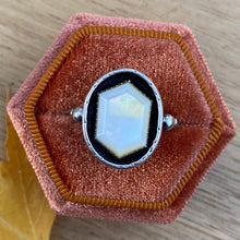 Load image into Gallery viewer, Mother of Pearl Shadowbox Ring / Size 8