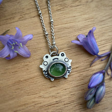 Load image into Gallery viewer, Gilbert, the Green Sepentine Frog Necklace / 19”