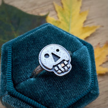 Load image into Gallery viewer, Gold Tooth Skully Ring / Size 8.25