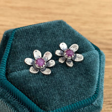 Load image into Gallery viewer, Pink Sapphire Daisy Studs