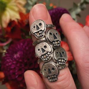 Gold Tooth Skully Ring / Size 8.25