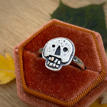 Load image into Gallery viewer, Gold Tooth Skully Ring / Size 10.5