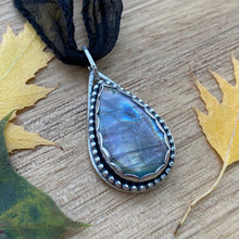 Load image into Gallery viewer, Labradorite Reversible Pumpkin Choker Pendant