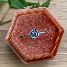 Load image into Gallery viewer, Tiny Snail Stamped Ring / Size 8.75