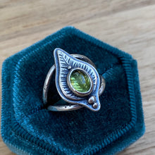Load image into Gallery viewer, Peridot Layered Leaf Ring / Size 6.5