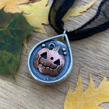 Load image into Gallery viewer, Fluorite Reversible Pumpkin Choker Pendant