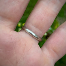 Load image into Gallery viewer, Dotty Resist Ring / Size 9