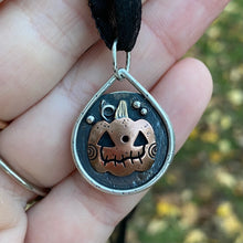 Load image into Gallery viewer, Fluorite Reversible Pumpkin Choker Pendant