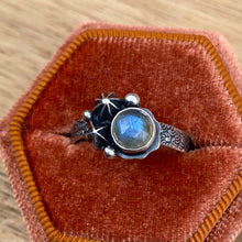 Load image into Gallery viewer, Labradorite Starry Cluster Ring / Size 7
