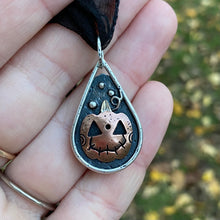 Load image into Gallery viewer, Labradorite Reversible Pumpkin Choker Pendant
