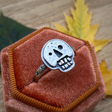 Load image into Gallery viewer, Gold Tooth Skully Ring / Size 10.5