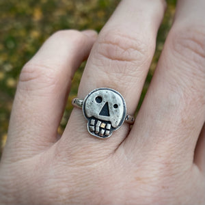 Gold Tooth Skully Ring / Size 8.25