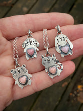 Load image into Gallery viewer, Queen Conch Shell Heart Teddy Bear Necklace / 18”