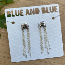Load image into Gallery viewer, Peridot Fringed Arch Stud Earrings