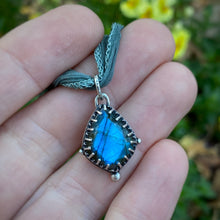 Load image into Gallery viewer, Labradorite Silk Choker Pendant