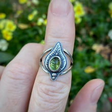 Load image into Gallery viewer, Peridot Layered Leaf Ring / Size 6.5