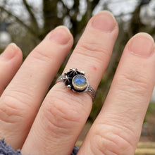 Load image into Gallery viewer, Labradorite Starry Cluster Ring / Size 7