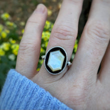 Load image into Gallery viewer, Mother of Pearl Shadowbox Ring / Size 8