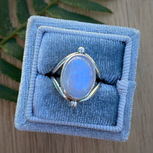Load image into Gallery viewer, Rainbow Moonstone Chunky Ring / Size 5 - 5.25