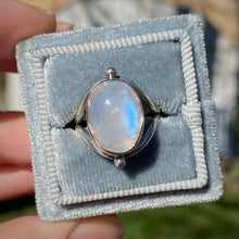 Load image into Gallery viewer, Rainbow Moonstone Chunky Ring / Size 5 - 5.25