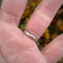 Load image into Gallery viewer, Ghost Pebble Ring / Size 8