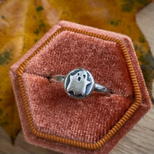Load image into Gallery viewer, Ghost Pebble Ring / Size 9.5