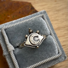Load image into Gallery viewer, Layered Eye Ring / Size 7.75