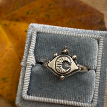 Load image into Gallery viewer, Layered Eye Ring / Size 7.75
