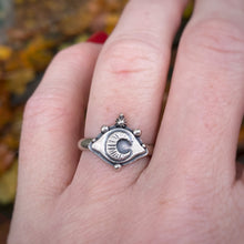 Load image into Gallery viewer, Layered Eye Ring / Size 7.75