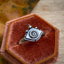 Load image into Gallery viewer, Layered Eye Ring / Size 9