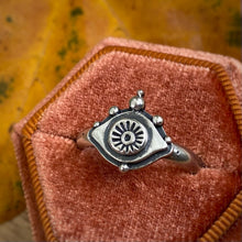Load image into Gallery viewer, Layered Eye Ring / Size 9
