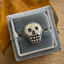 Load image into Gallery viewer, Gold Tooth Skully Ring / Size 7