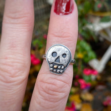 Load image into Gallery viewer, Gold Tooth Skully Ring / Size 7
