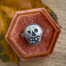 Load image into Gallery viewer, Gold Tooth Skully Ring / Size 9