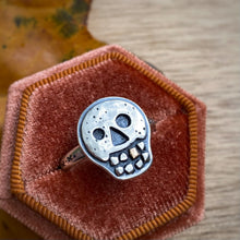 Load image into Gallery viewer, Gold Tooth Skully Ring / Size 9