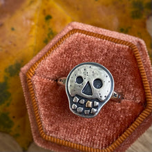Load image into Gallery viewer, Gold Tooth Skully Ring / Size 9