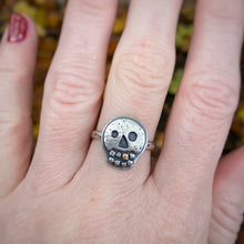 Load image into Gallery viewer, Gold Tooth Skully Ring / Size 9