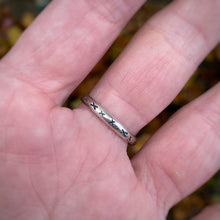 Load image into Gallery viewer, Gold Tooth Skully Ring / Size 9