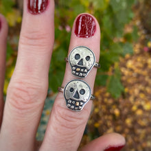 Load image into Gallery viewer, Gold Tooth Skully Ring / Size 9