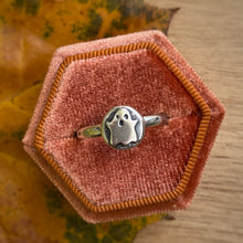 Load image into Gallery viewer, Ghost Pebble Ring / Size 9.5