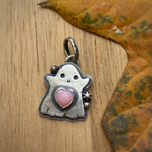 Load image into Gallery viewer, Queen Conch Shell Heart Ghostie Charm {B} / No Chain