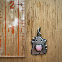 Load image into Gallery viewer, Queen Conch Shell Heart Ghostie Charm {B} / No Chain